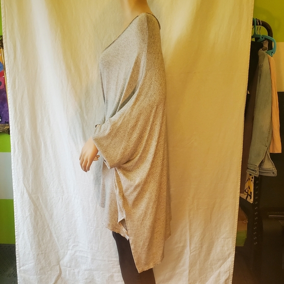 Truly Madly Deeply Oversized Top - Picture 2 of 10